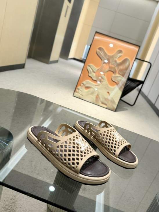 Picture of Louis Vuitton Slippers _SKULVsz35-46mnf05021121